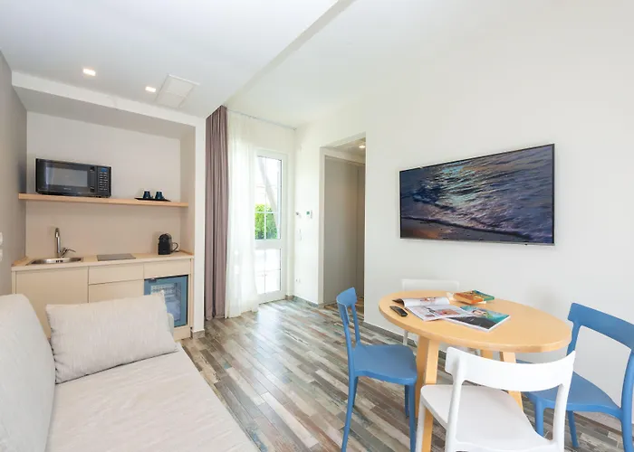 Amarina Марина-ди-Пьетрасанта