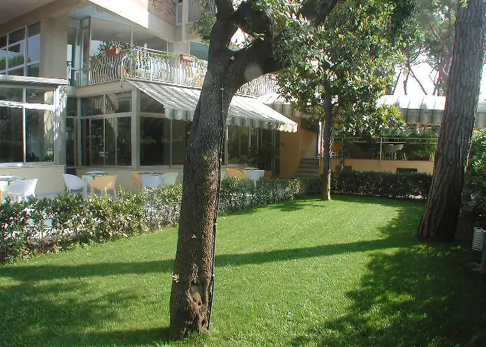 Amarina מלון מרינה די פיאטרסנטה