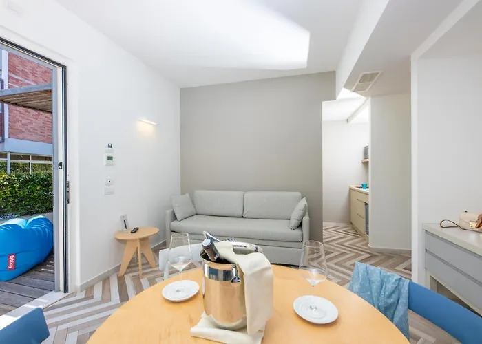 Amarina מלון מרינה די פיאטרסנטה