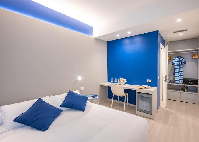 Amarina מלון מרינה די פיאטרסנטה